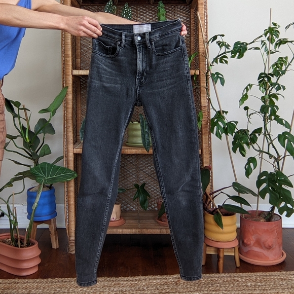 Everlane High Rise Faded Black Jeans - Picture 6 of 11